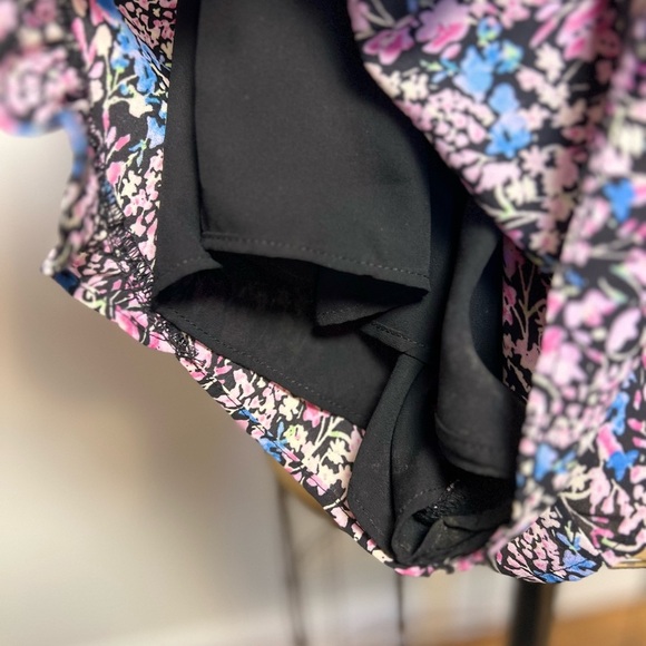 Eight sixty small floral long sleeve shorts romper with elastic waist - Picture 7 of 8